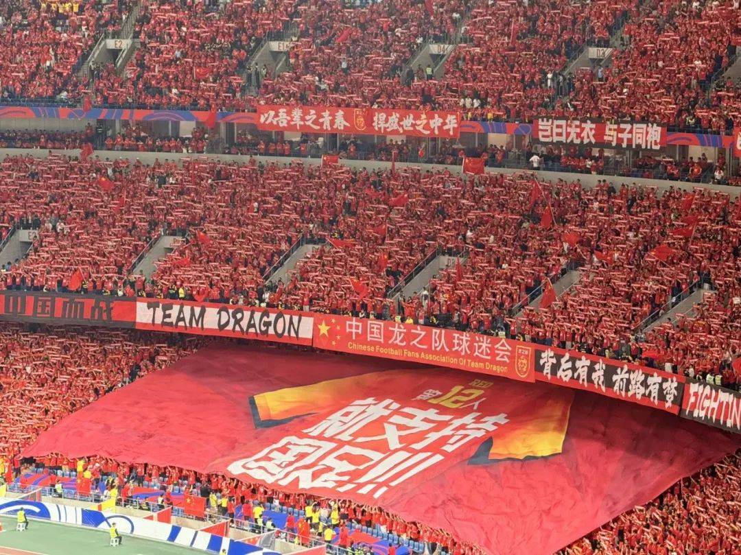 江南体育登陆-包含热衷足球的球迷们翘首期盼精彩比赛的词条